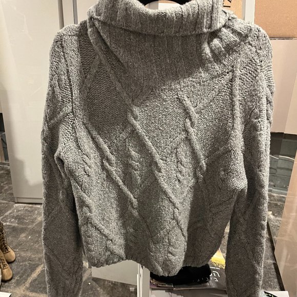 Hollister Cable Turtleneck Sweater - Picture 2 of 2